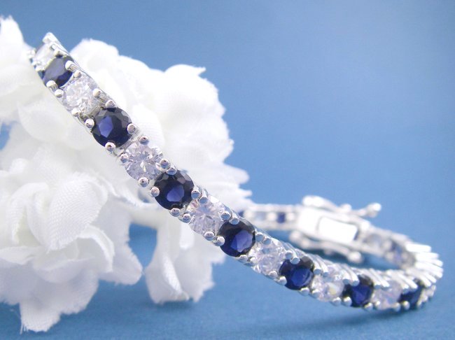 �L���[�r�b�N�W���R�j�A�ƃT�t�@�C���̃e�j�X�u���X���b�g�@CZ�A�N�Z�T���[