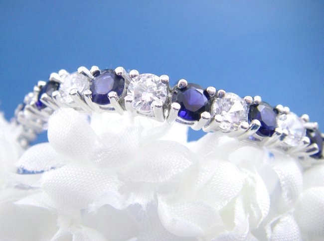 �L���[�r�b�N�W���R�j�A�ƃT�t�@�C���̃e�j�X�u���X���b�g�@CZ�A�N�Z�T���[