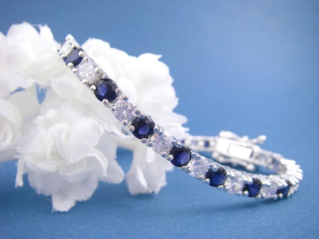 �L���[�r�b�N�W���R�j�A�ƃT�t�@�C���̃e�j�X�u���X���b�g�@CZ�A�N�Z�T���[