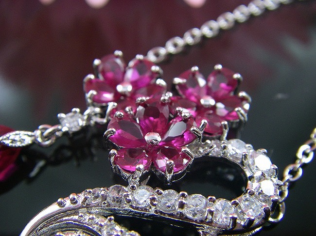 cz�A�N�Z�T���[�@���r�[�̃y���_���g�E�l�b�N���X