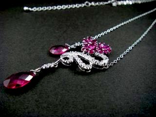 cz�A�N�Z�T���[�@���r�[�̃y���_���g�E�l�b�N���X