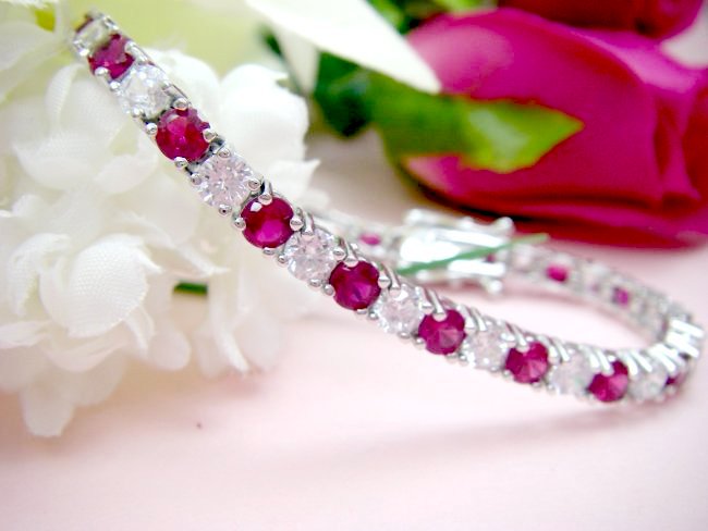 キュービックジルコニアとルビーのテニスブレスレット