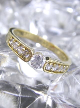 �L���[�r�b�N�W���R�j�A�̃����O�@�S�[���h