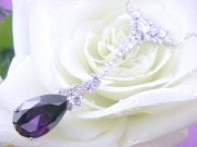 �L���[�r�b�N�W���R�j�A�̃l�b�N���X