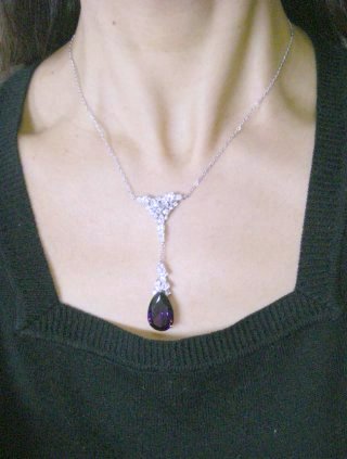 �p�[��CZ�@�L���[�r�b�N�W���R�j�A�̃l�b�N���X