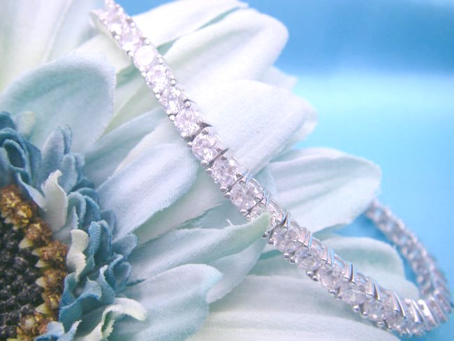 �e�j�X�u���X���b�g�@�e�j�X�A���N���b�g