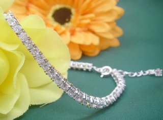 �e�j�X�u���X���b�g�@�e�j�X�A���N���b�g