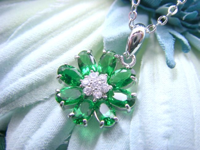 �L���[�r�b�N�W���R�j�A�E�A�N�Z�T���[�@�_���A�E�y���_���g