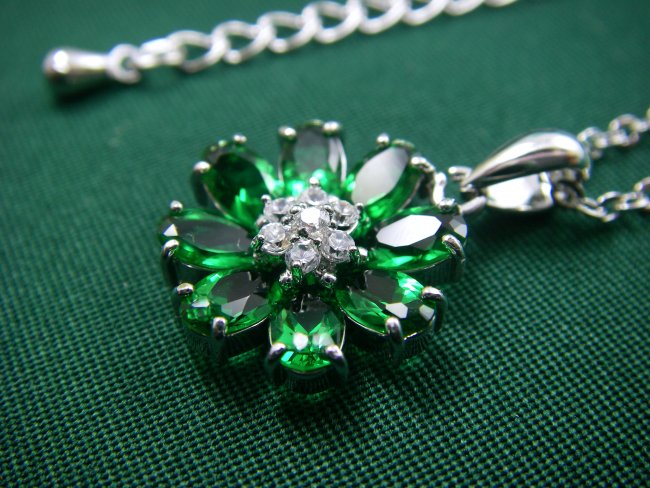 �L���[�r�b�N�W���R�j�A�E�A�N�Z�T���[�@�_���A�E�y���_���g