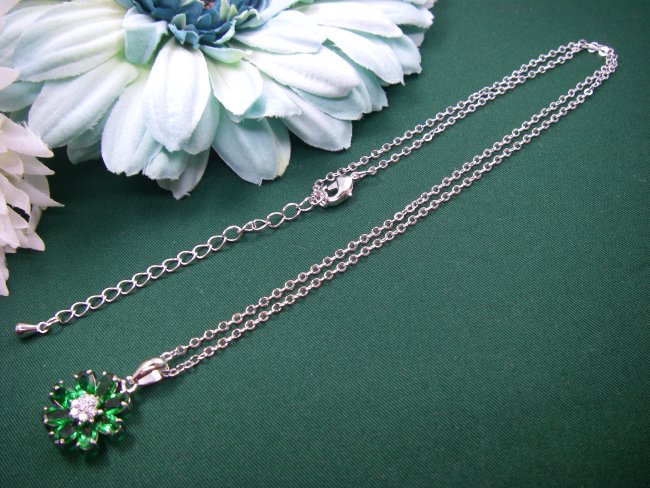 �L���[�r�b�N�W���R�j�A�E�A�N�Z�T���[�@�_���A�E�y���_���g