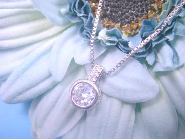 �L���[�r�b�N�W���R�j�A�̃y���_���g