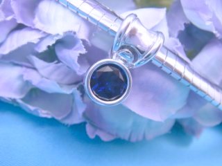 CZ�@�L���[�r�b�N�W���R�j�A�̃I���K�E�l�b�N���X