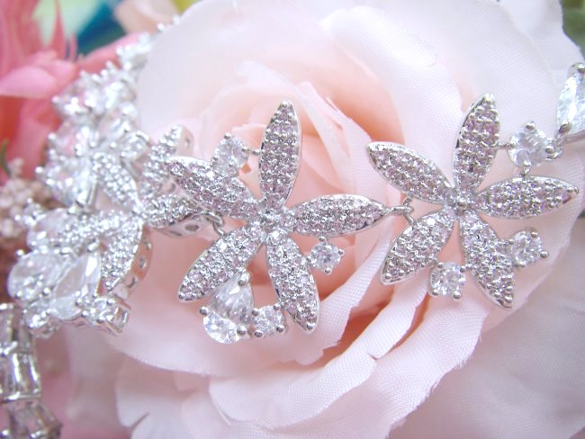 �L���[�r�b�N�W���R�j�A�@�l�b�N���X