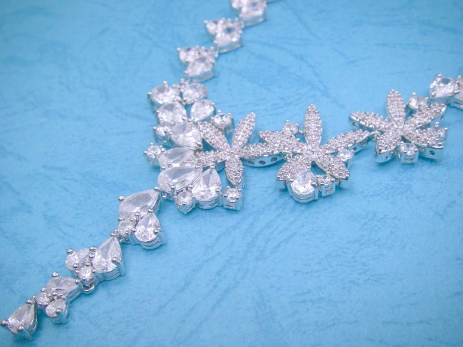 �L���[�r�b�N�W���R�j�A�@�l�b�N���X