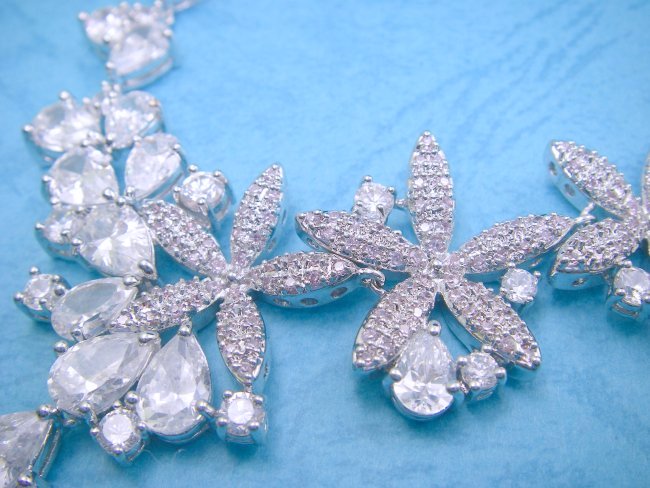 �L���[�r�b�N�W���R�j�A�@�l�b�N���X