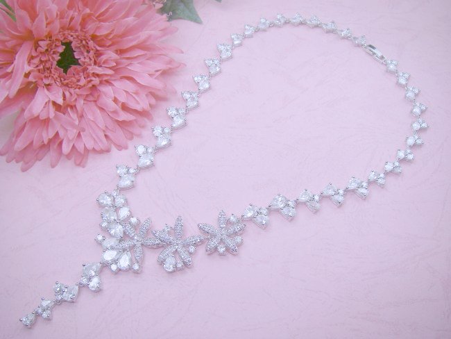 �L���[�r�b�N�W���R�j�A�@�l�b�N���X