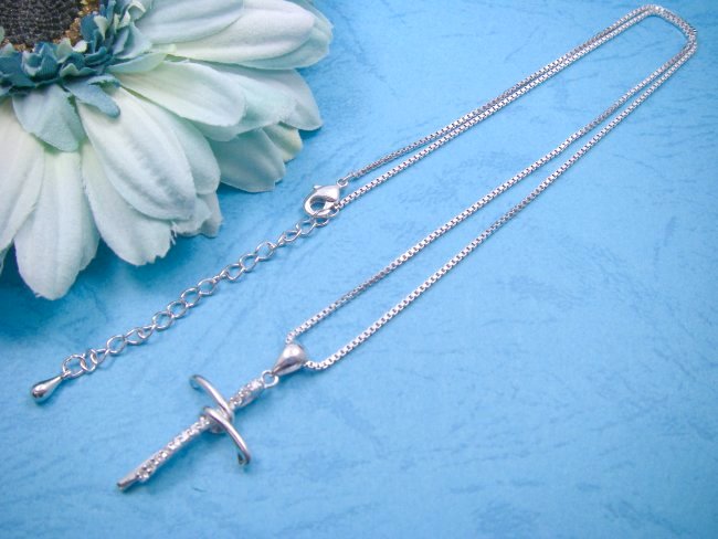 �L���[�r�b�N�W���R�j�A�̃y���_���g�@�N���X���`�[�t