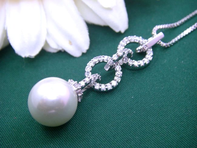 �p�[���ƃL���[�r�b�N�W���R�j�A�A�N�Z�T���[�E�y���_���g