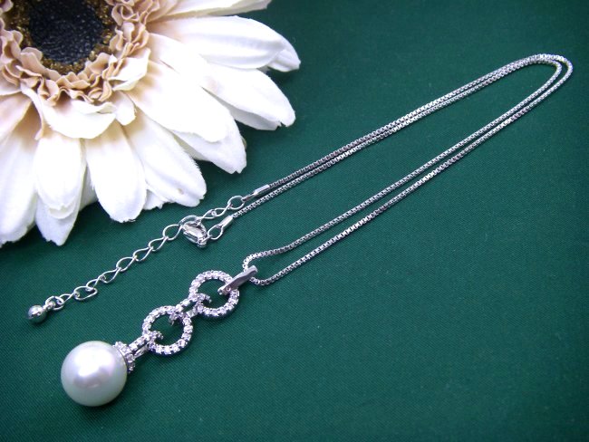 �p�[���ƃL���[�r�b�N�W���R�j�A�A�N�Z�T���[�E�y���_���g