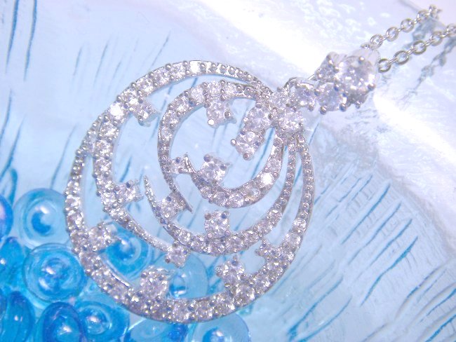 �L���[�r�b�N�W���R�j�A�E�A�N�Z�T���[�@�y���_���g