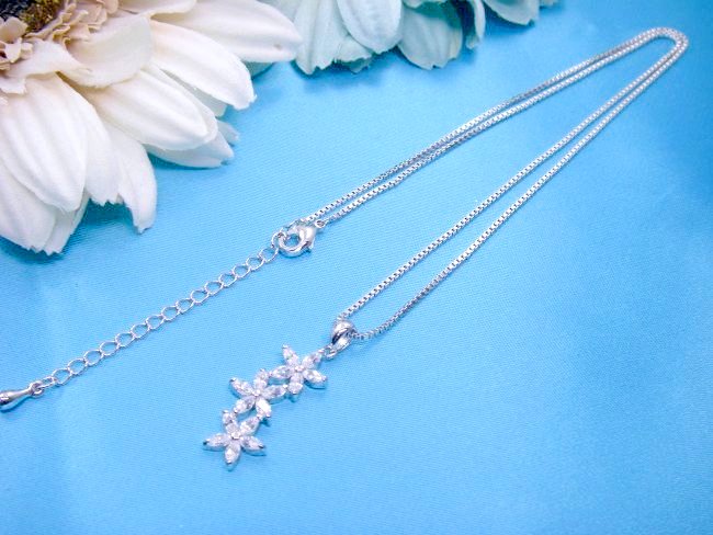 �L���[�r�b�N�W���R�j�A�̃y���_���g�@�t�����[���`�[�t