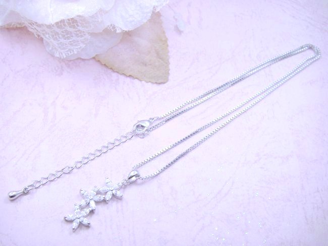 �L���[�r�b�N�W���R�j�A�̃y���_���g�@�t�����[���`�[�t