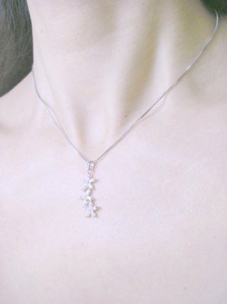 �L���[�r�b�N�W���R�j�A�̃y���_���g�@�t�����[���`�[�t