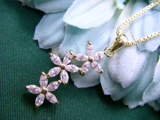 �L���[�r�b�N�W���R�j�A�̃y���_���g�@�t�����[���`�[�t