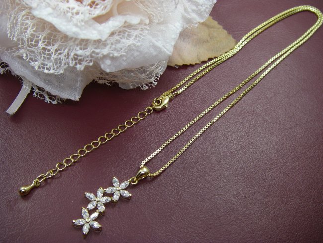 �L���[�r�b�N�W���R�j�A�̃y���_���g�@�t�����[���`�[�t