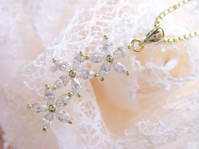 �L���[�r�b�N�W���R�j�A�̃y���_���g�@�t�����[���`�[�t