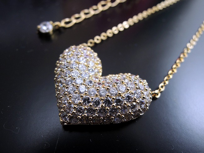 �n�[�g�E�p���F�@�y���_���g�E�l�b�N���X�@�L���[�r�b�N�W���R�j�A�E�A�N�Z�T���[ �S�[���h