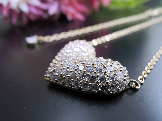 �n�[�g�E�p���F�@�y���_���g�E�l�b�N���X�@�L���[�r�b�N�W���R�j�A�E�A�N�Z�T���[ �S�[���h