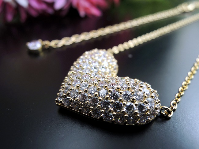 �n�[�g�E�p���F�@�y���_���g�E�l�b�N���X�@�L���[�r�b�N�W���R�j�A�E�A�N�Z�T���[ �S�[���h