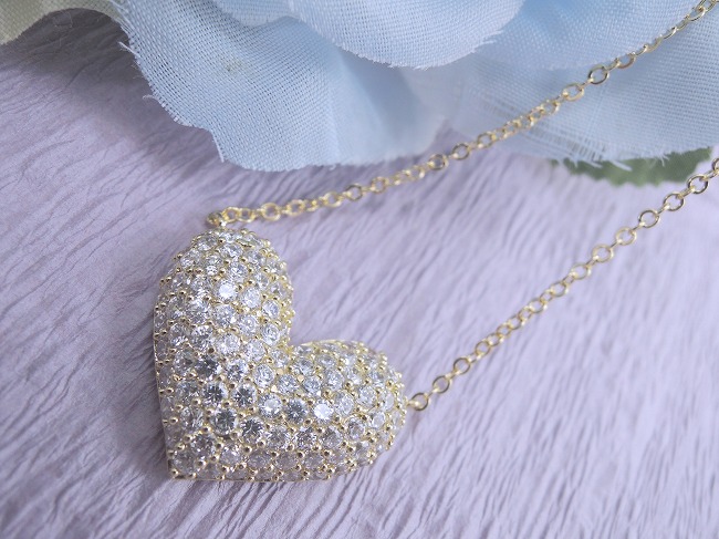 �n�[�g�E�p���F�@�y���_���g�E�l�b�N���X�@�L���[�r�b�N�W���R�j�A�E�A�N�Z�T���[ �S�[���h