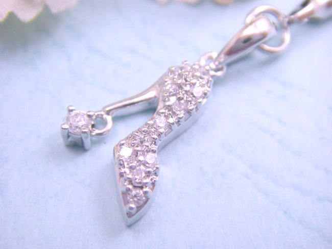 �L���[�r�b�N�W���R�j�A�̌g�уX�g���b�v�@�n�C�q�[��