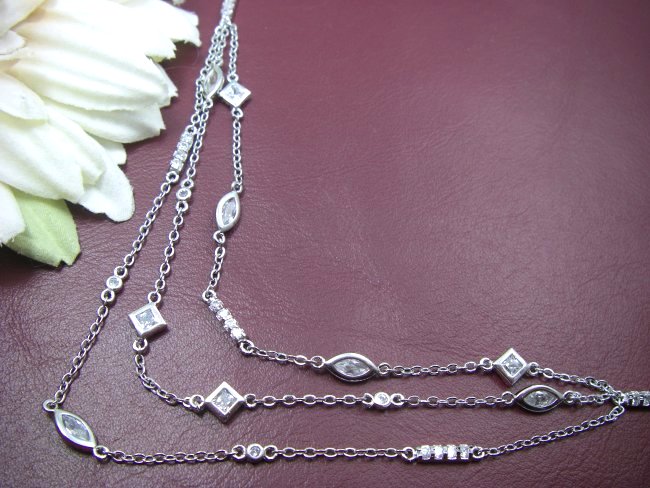 �L���[�r�b�N�W���R�j�A�̃l�b�N���X