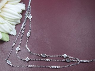 �L���[�r�b�N�W���R�j�A�̃l�b�N���X