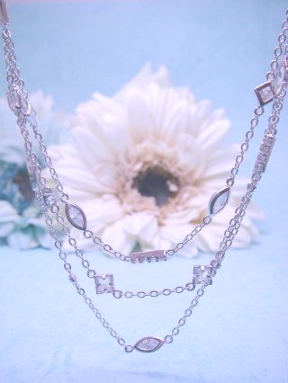 �L���[�r�b�N�W���R�j�A�̃l�b�N���X