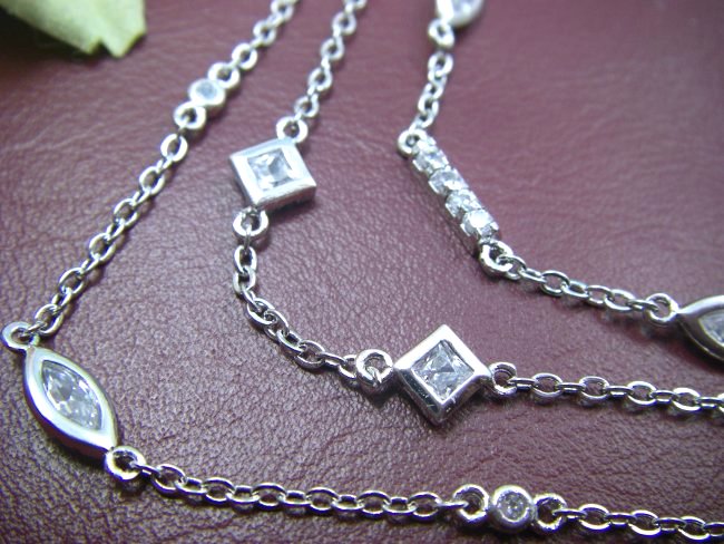 �L���[�r�b�N�W���R�j�A�̃l�b�N���X