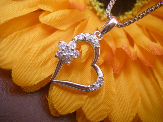 �L���[�r�b�N�W���R�j�A�@�n�[�g�@�y���_���g