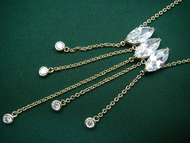 �A�N�Z�T���[�@�l�b�N���X