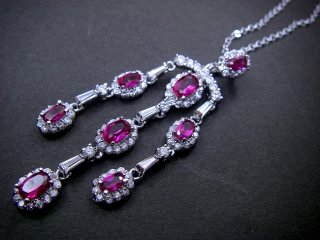 cz�A�N�Z�T���[�@���r�[�̃y���_���g�E�l�b�N���X