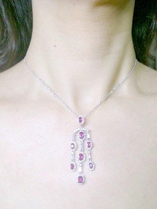 cz�A�N�Z�T���[�@���r�[�̃y���_���g�E�l�b�N���X