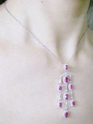 cz�A�N�Z�T���[�@���r�[�̃y���_���g�E�l�b�N���X