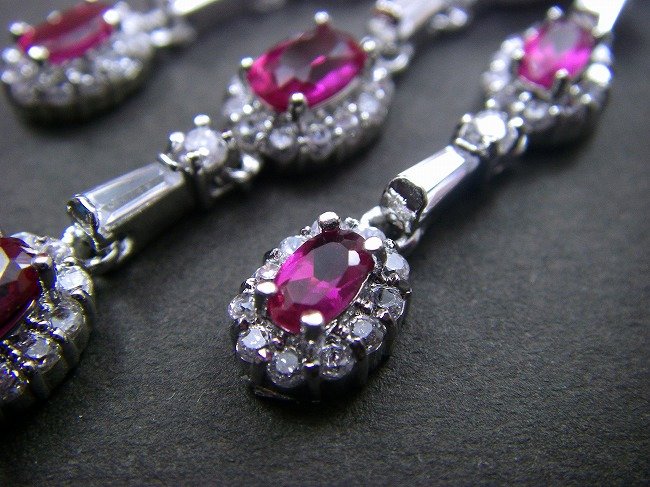 cz�A�N�Z�T���[�@���r�[�̃y���_���g�E�l�b�N���X