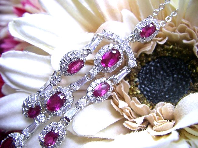 cz�A�N�Z�T���[�@���r�[�̃y���_���g�E�l�b�N���X