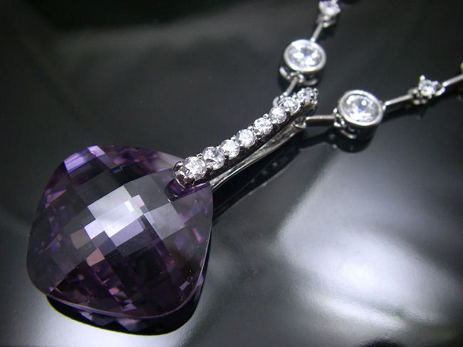 �L���[�r�b�N�W���R�j�A�̃y���_���g