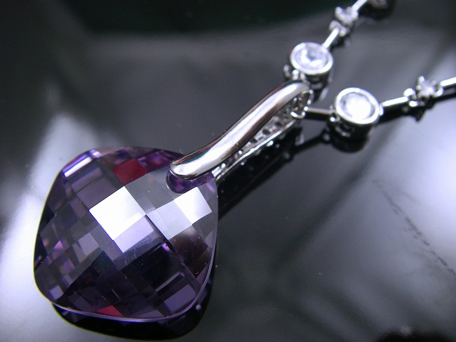 �L���[�r�b�N�W���R�j�A�̃y���_���g