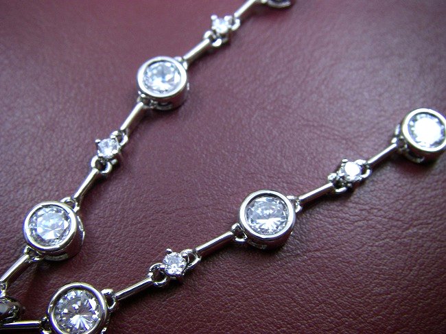 �L���[�r�b�N�W���R�j�A�̃y���_���g