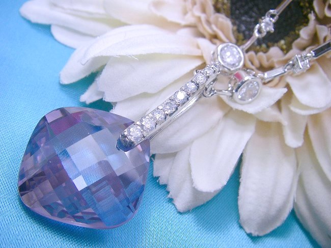 �L���[�r�b�N�W���R�j�A�̃y���_���g